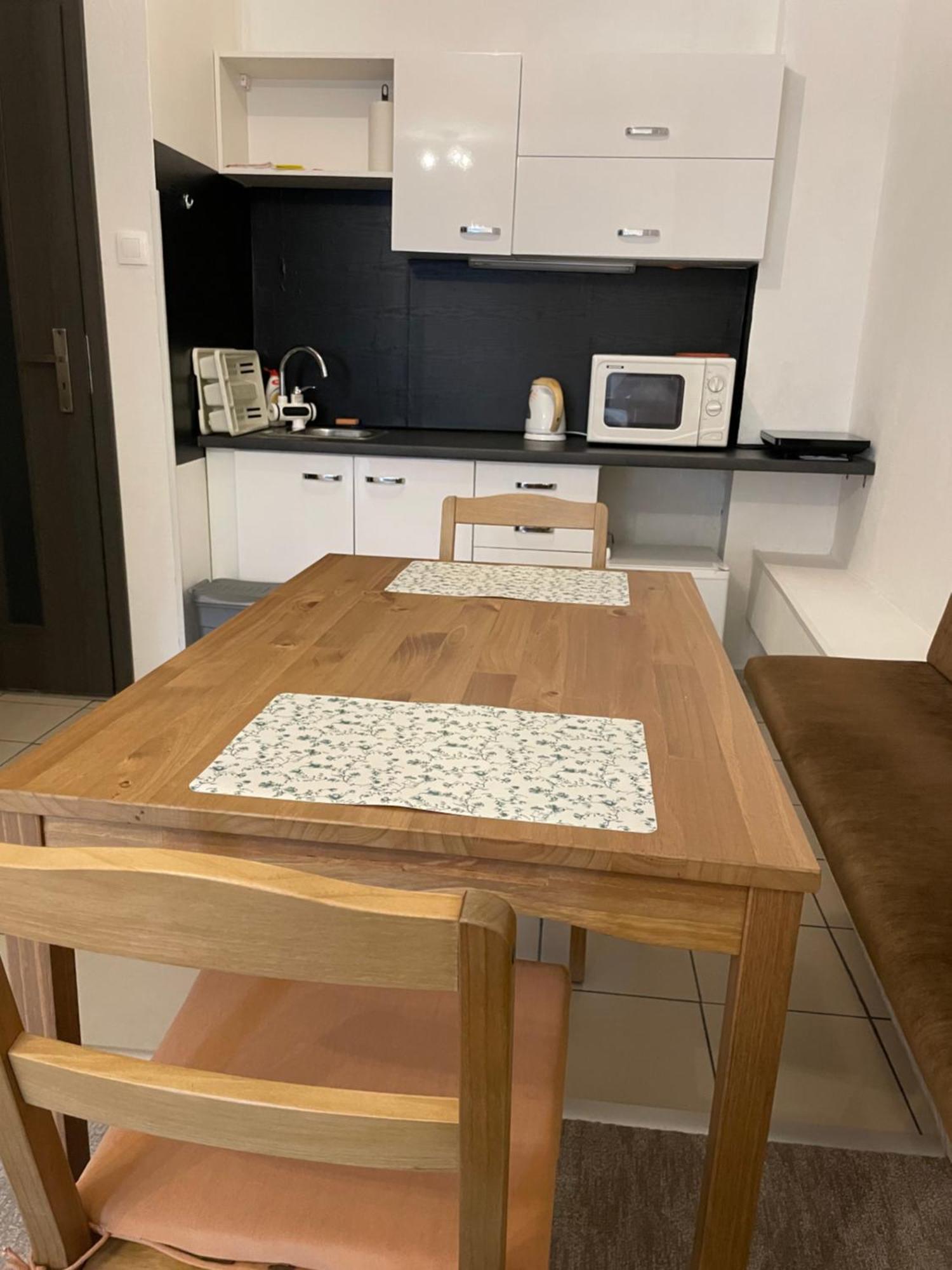 Gasthaus Zu Hause Vrbov Zimmer foto