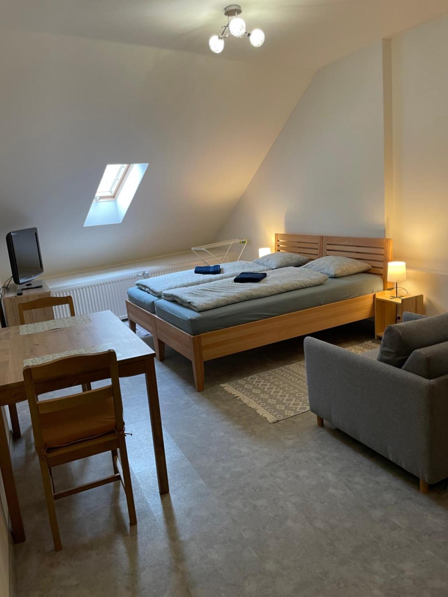 Gasthaus Zu Hause Vrbov Zimmer foto