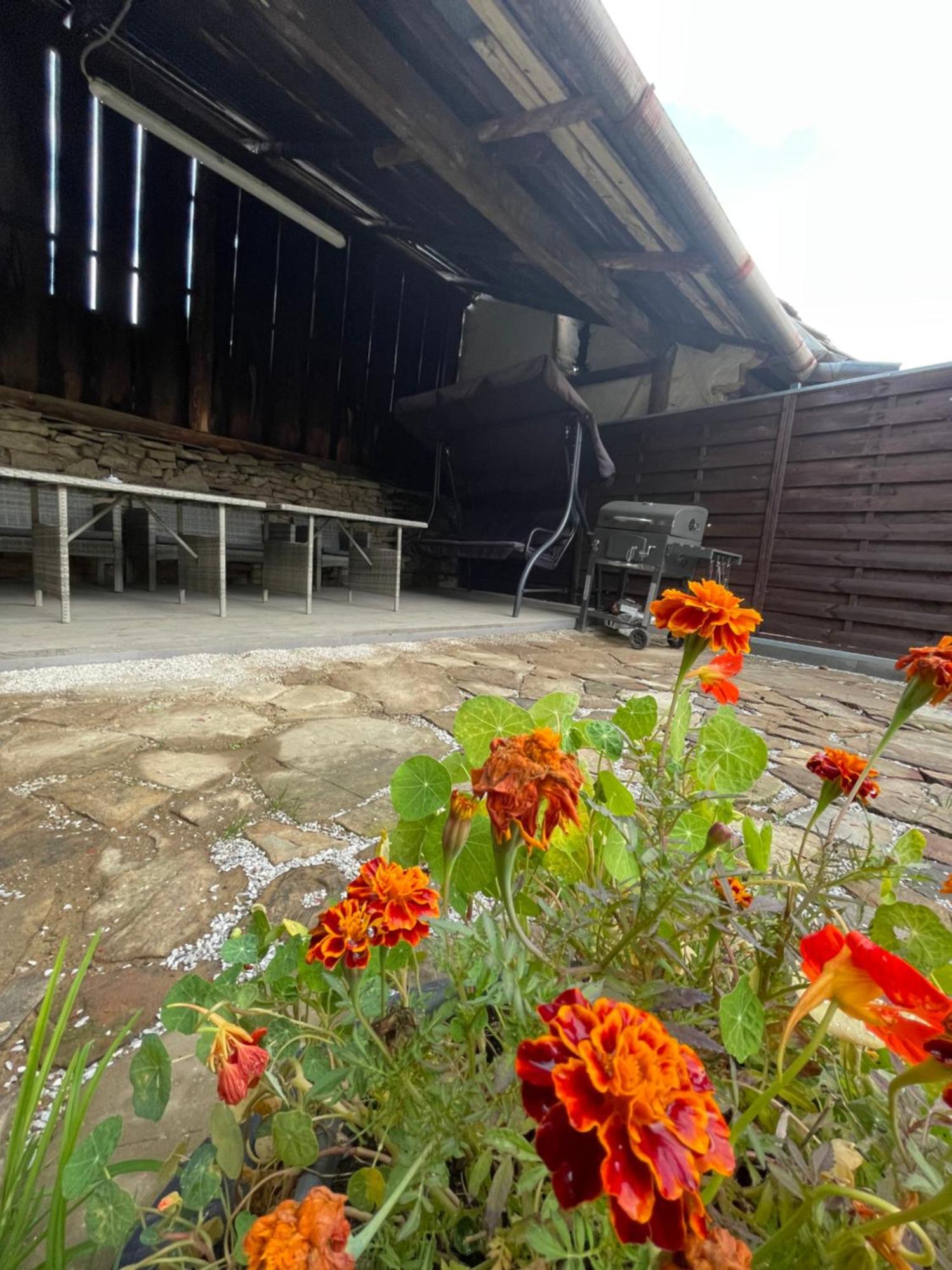 Gasthaus Zu Hause Vrbov Exterior foto